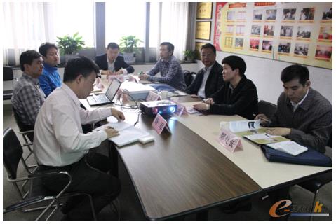湖北省经信委副主任卜江戎到e-works调研
